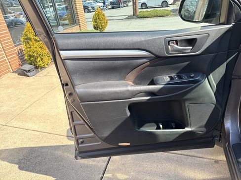 Used 2017 Toyota Highlander XLE w/ Protection Package #3 image 15