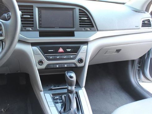Used 2017 Hyundai Elantra SE FWD image 17