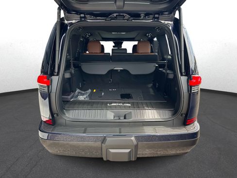 Certified 2026 Lexus GX 550 w/ Cold Area Package AWD/4WD image 11