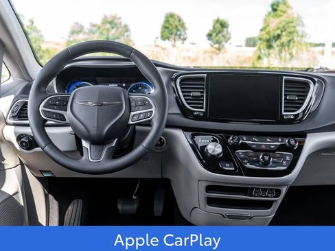Used 2024 Chrysler Pacifica Touring-L FWD image 17