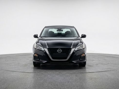 Used 2025 Nissan Altima 2.5 SV image 2