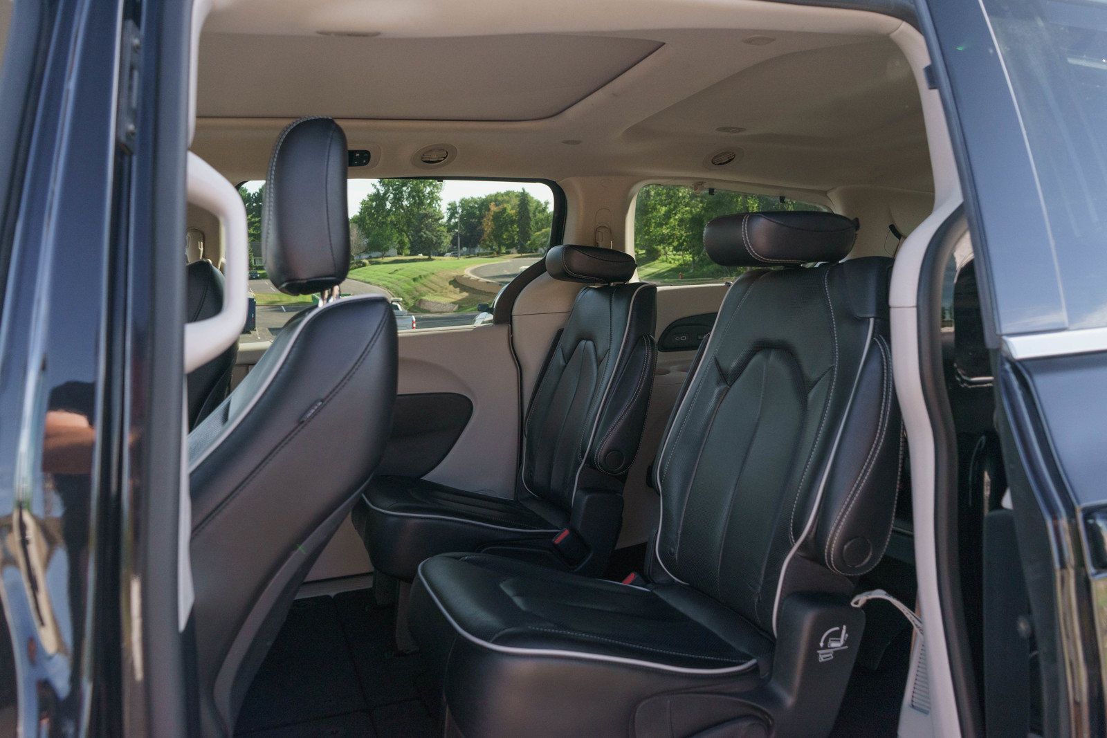 Used 2022 Chrysler Pacifica Limited FWD image 13