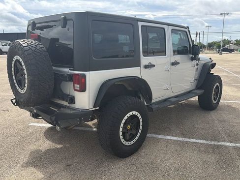 Used 2012 Jeep Wrangler Unlimited Sahara w/ Dual Top Group AWD/4WD image 5