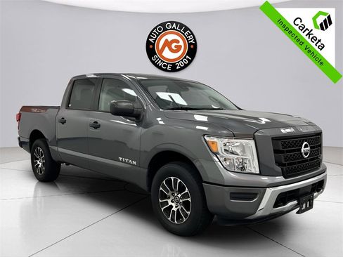 Used 2022 Nissan Titan SV image 1