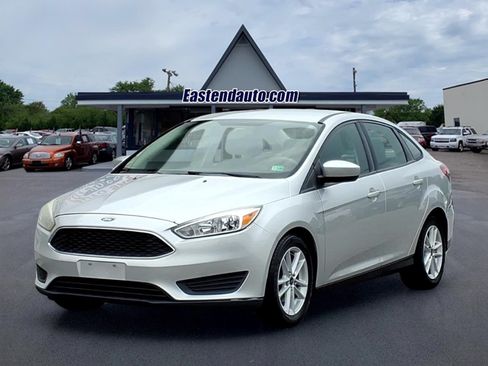 Used 2018 Ford Focus SE FWD image 1
