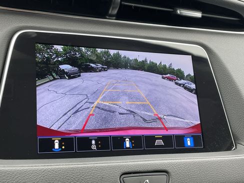 Certified 2022 Cadillac XT4 Premium Luxury w/ Enhanced Visibility Package AWD/4WD image 27