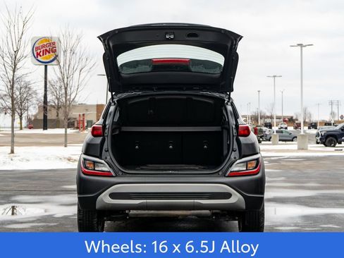 Used 2022 Hyundai Kona SE image 10