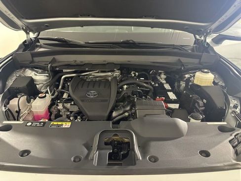 Used 2025 Toyota Grand Highlander AWD image 8