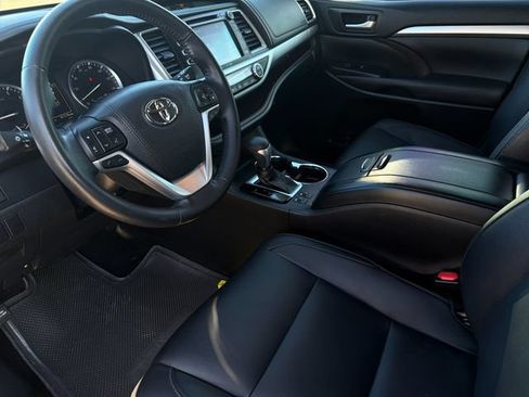 Used 2017 Toyota Highlander XLE FWD image 11