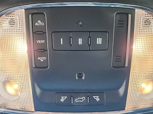 Used 2017 Jeep Grand Cherokee Limited image 36