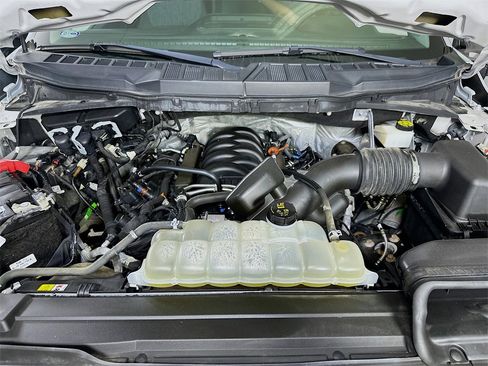 Used 2022 Ford F150 XLT w/ Trailer Tow Package image 9