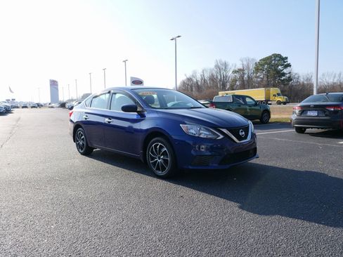Used 2019 Nissan Sentra S image 2