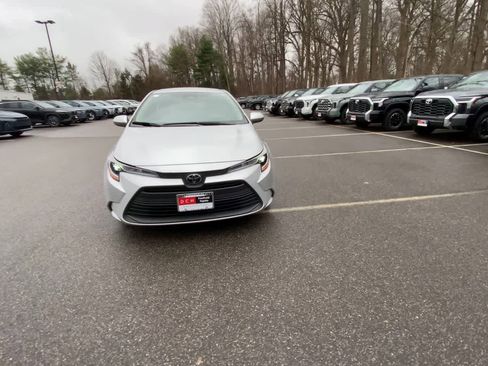 Used 2025 Toyota Corolla LE image 6
