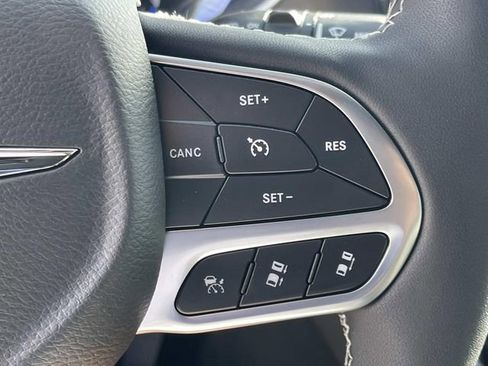 New 2026 Chrysler Pacifica Select image 30