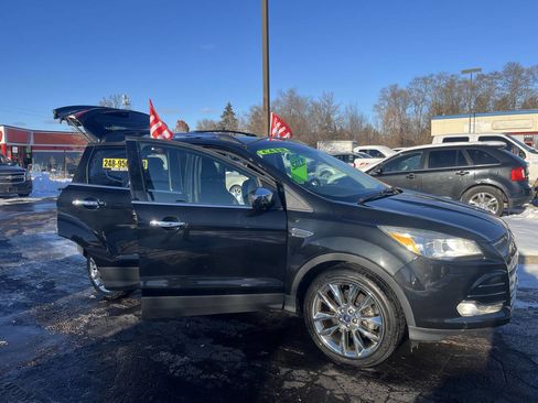 Used 2015 Ford Escape SE w/ SE Chrome Package image 9