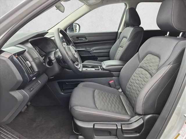 Used 2025 Nissan Pathfinder S AWD/4WD image 15
