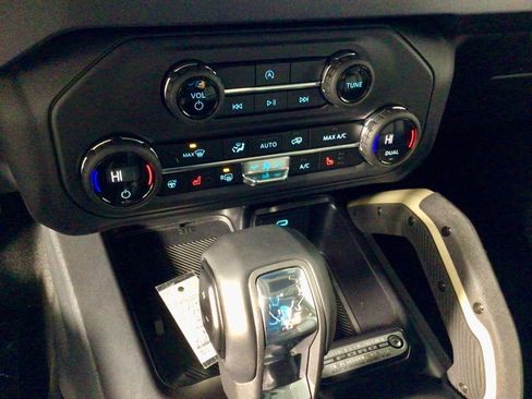 New 2025 Ford Bronco Badlands w/ Sasquatch Package image 25