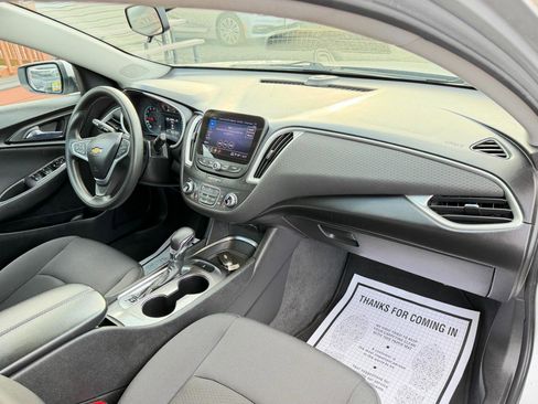 Used 2022 Chevrolet Malibu LT image 38