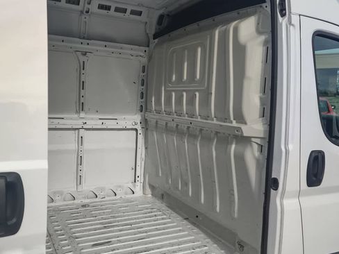 Used 2023 RAM ProMaster 2500 image 4