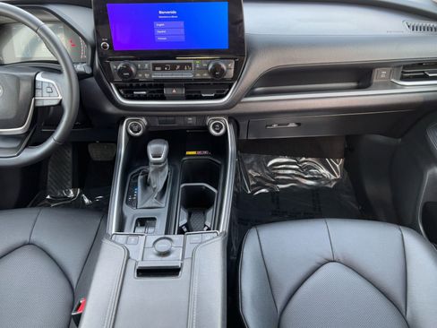 Certified 2025 Toyota Grand Highlander AWD image 17