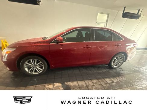 Used 2017 Toyota Camry SE w/ Moonroof Package FWD image 1