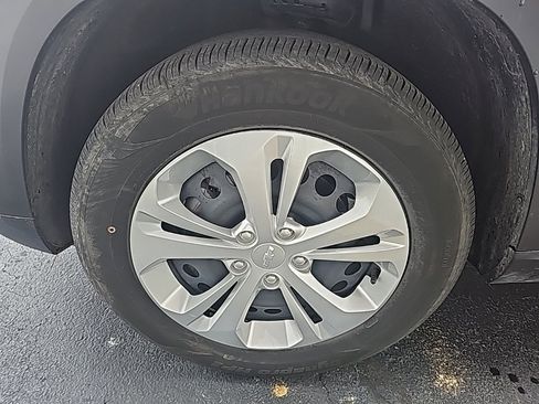 Used 2025 Chevrolet Trax LS image 8