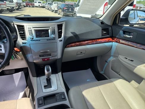 Used 2012 Subaru Outback 2.5i Limited w/ Moonroof Pkg AWD/4WD image 10