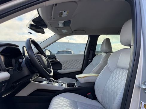 Used 2023 Mitsubishi Outlander SEL image 11