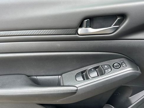 Used 2024 Nissan Altima 2.5 SV image 11