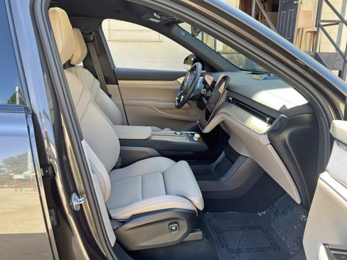 Used 2025 Volvo EX90 Ultra AWD/4WD image 16