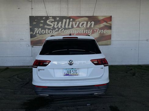 Used 2018 Volkswagen Tiguan SE w/ Panoramic Sunroof Package image 4