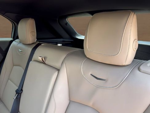 Used 2024 Cadillac XT4 Luxury w/ LPO, Floor Liner Package FWD image 31