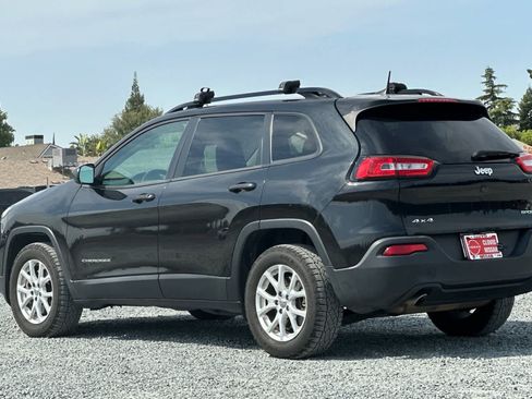 Used 2016 Jeep Cherokee Sport AWD/4WD image 7