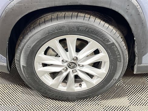 Certified 2024 Toyota Corolla Cross LE image 27