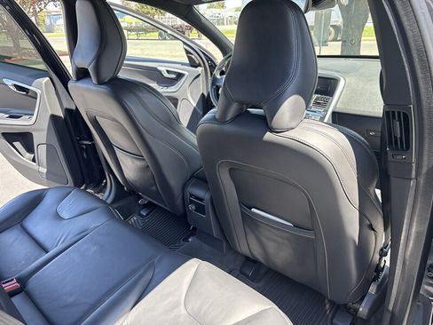 Used 2015 Volvo XC60 T6 R-Design Platinum AWD/4WD image 32