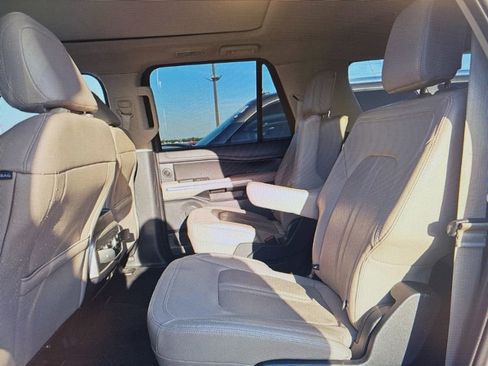 Used 2024 Ford Expedition Max Limited AWD/4WD image 6
