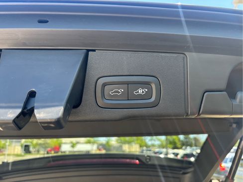 Used 2023 Volvo XC60 B5 Plus AWD/4WD image 8