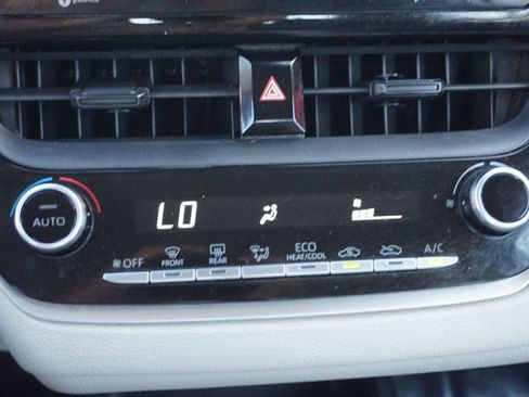 Used 2022 Toyota Corolla LE w/ Carpet Mat Package (TMS) FWD image 33