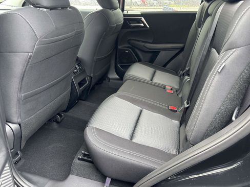 New 2025 Mitsubishi Outlander ES image 6