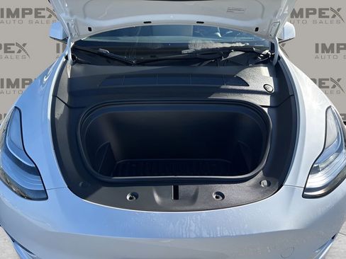 Used 2022 Tesla Model Y Long Range image 33