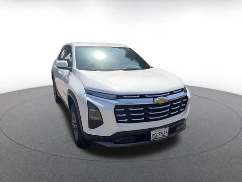 Used 2025 Chevrolet Equinox LT FWD image 3