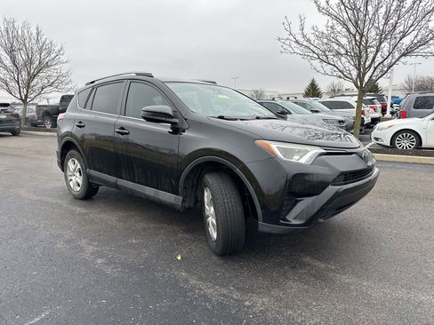 Used 2018 Toyota RAV4 LE image 13