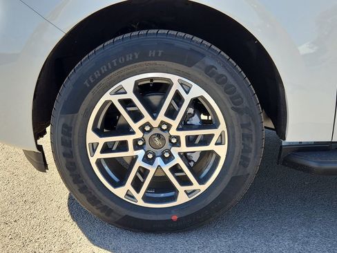 New 2026 Ford Expedition Active image 17