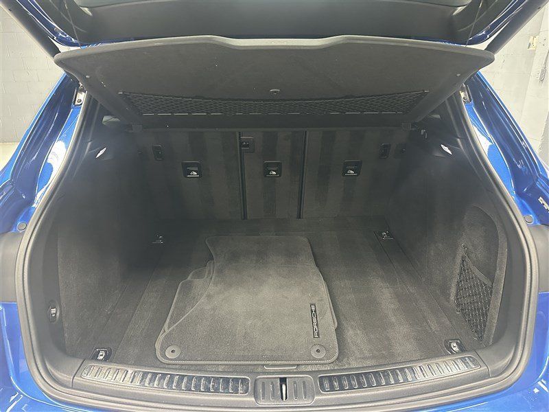 Used 2018 Porsche Macan AWD/4WD image 18
