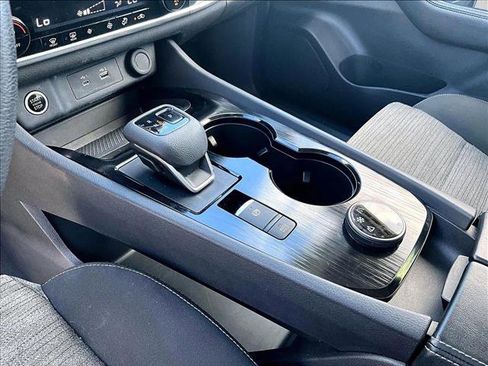 Used 2023 Nissan Rogue SV image 15