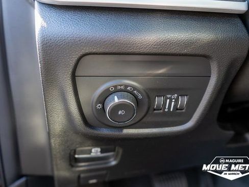 Used 2023 Jeep Grand Cherokee Limited image 18