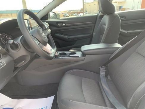 Used 2025 Nissan Altima 2.5 SV image 13