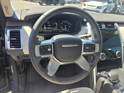 Used 2025 Land Rover Discovery S AWD/4WD image 21