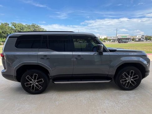 Used 2025 Lexus GX 550 w/ Cold Area Package AWD/4WD image 6