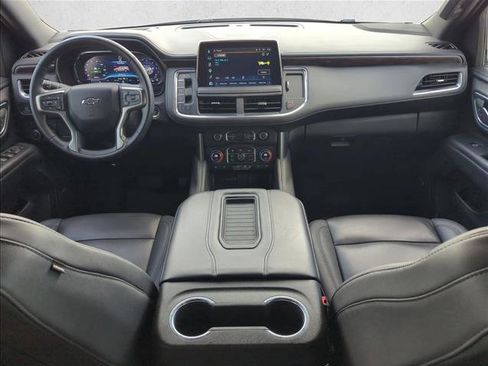 Certified 2024 Chevrolet Suburban Z71 w/ Luxury Package AWD/4WD image 16